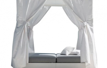 Tips To Arrange Your Outdoor Daybed For Privacy